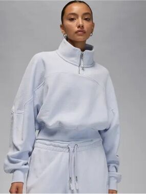 Flight Fleece Quarter Zip Crop Sweatshirt (light blue)